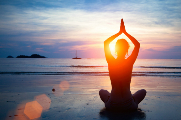 beach-yoga_600x400