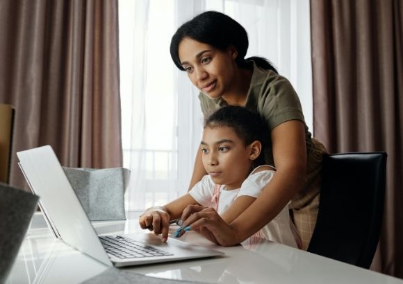 Support schools and students in overcoming e-learning challenges